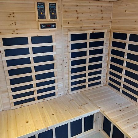 Hotel Les Jardins De Bormes, Sauna & Jacuzzi Exterior photo