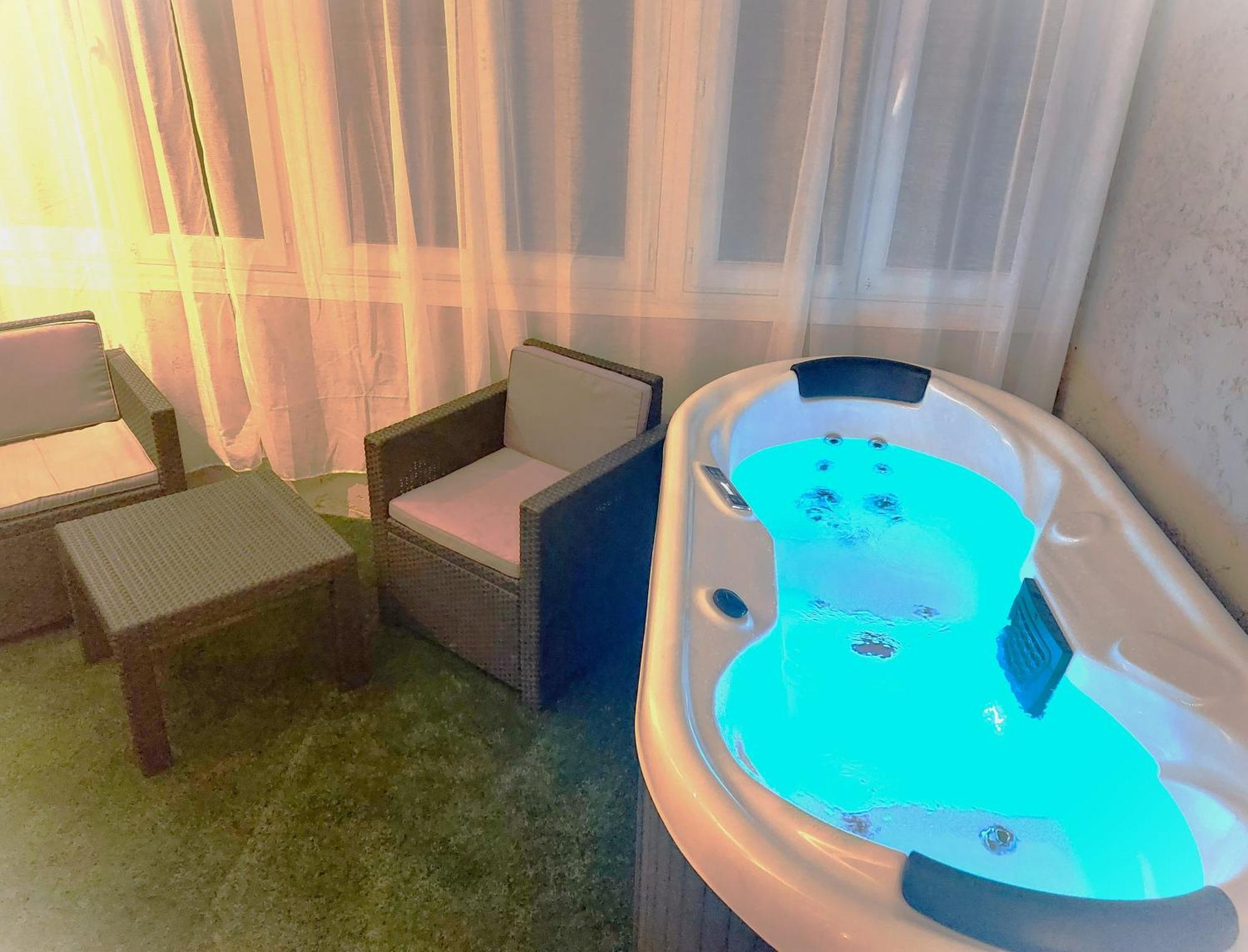 Hotel Les Jardins De Bormes, Sauna & Jacuzzi Exterior photo