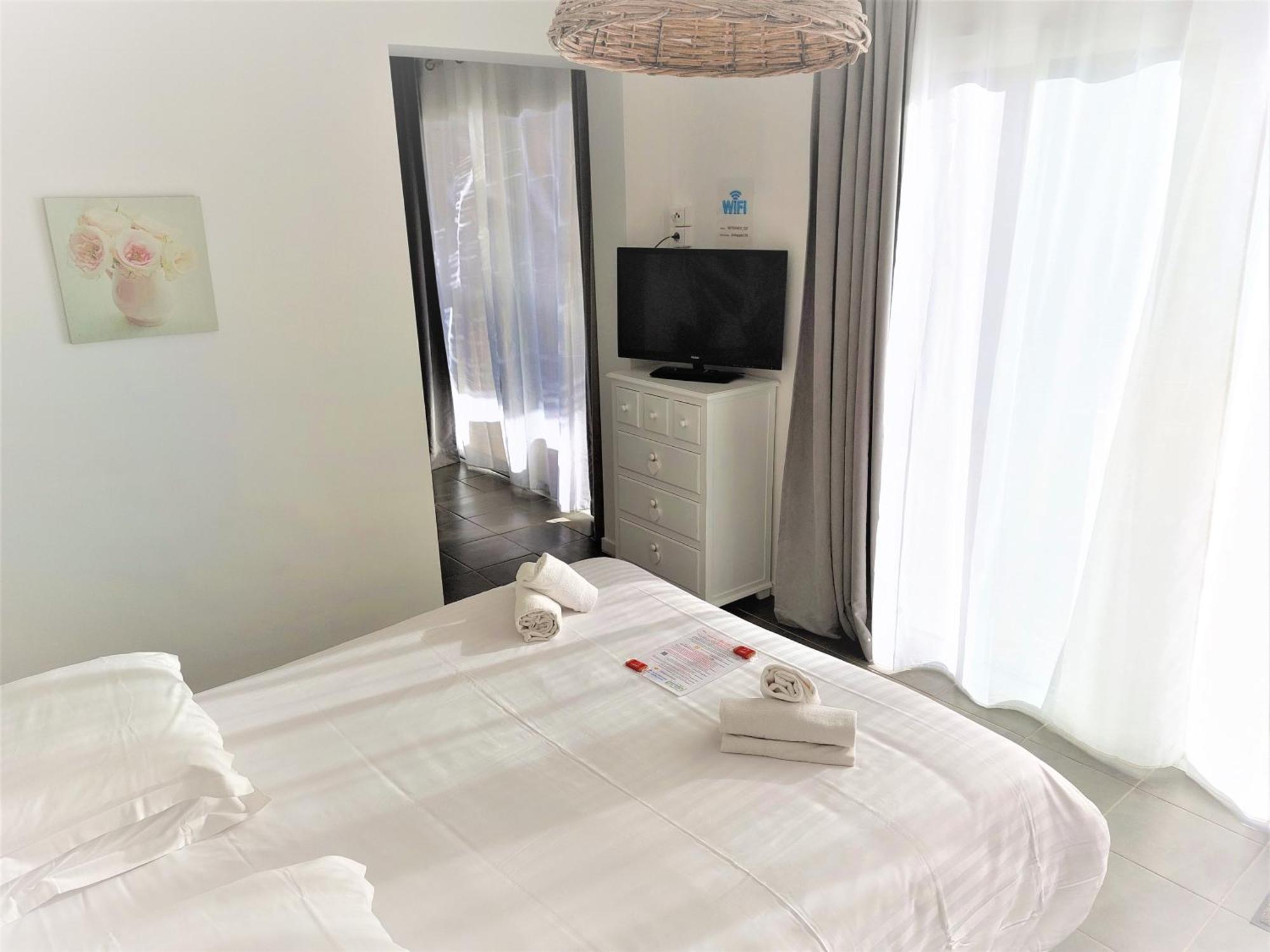 Hotel Les Jardins De Bormes, Sauna & Jacuzzi Room photo