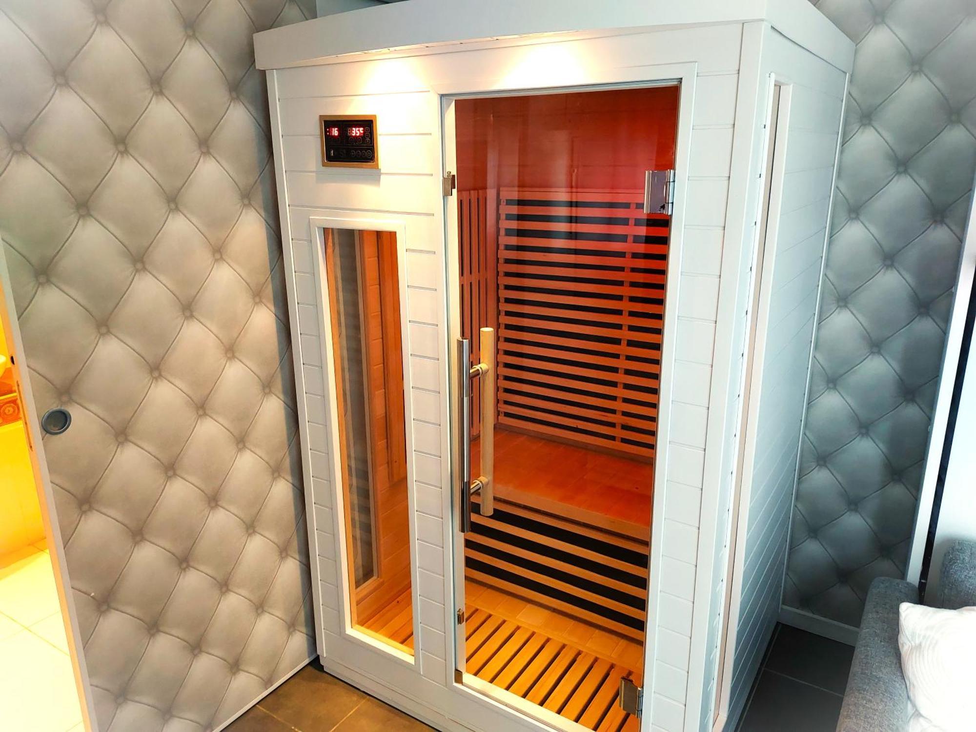 Hotel Les Jardins De Bormes, Sauna & Jacuzzi Exterior photo