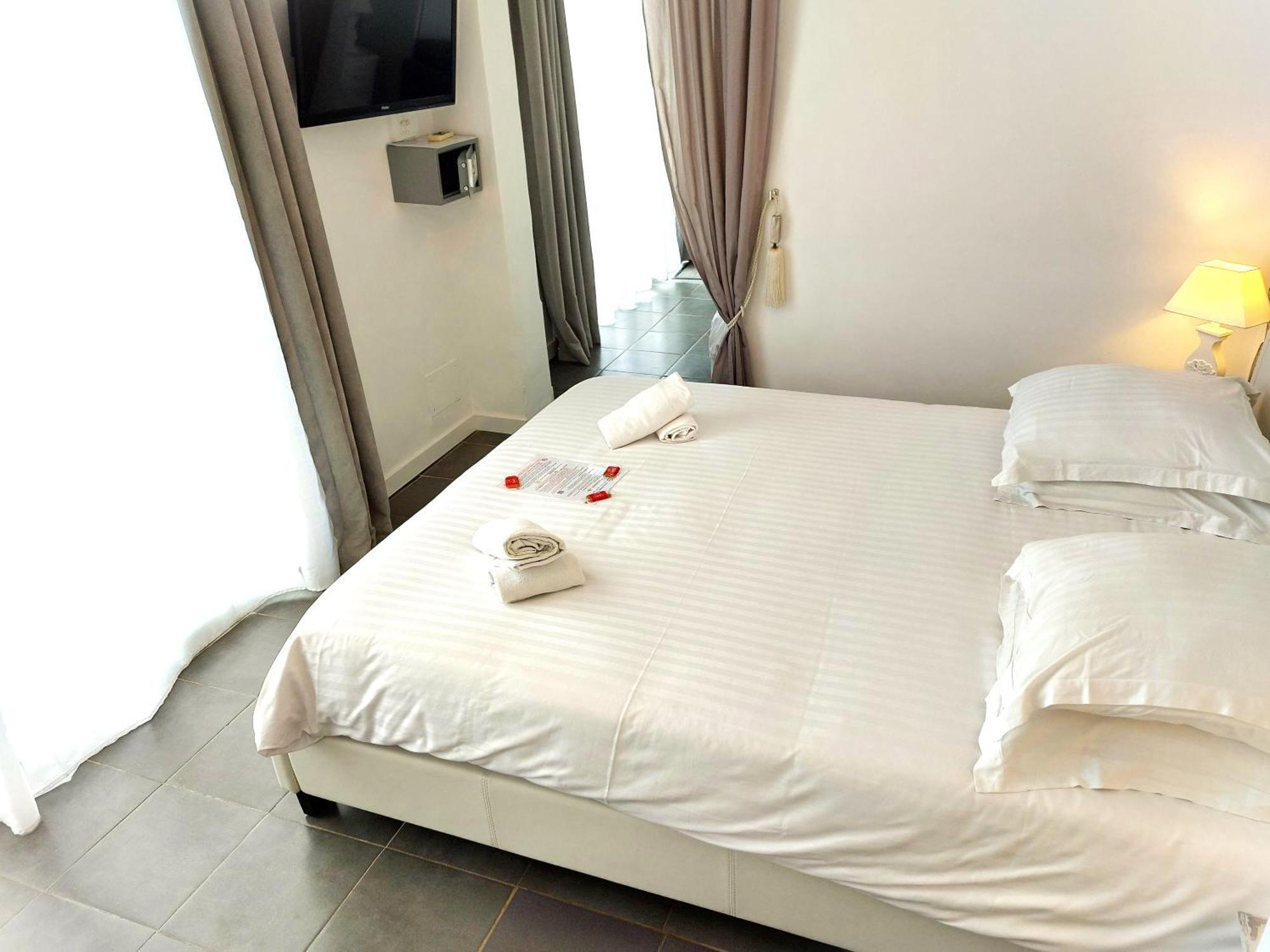 Hotel Les Jardins De Bormes, Sauna & Jacuzzi Room photo